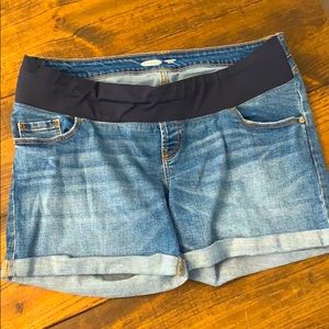 Old navy maternity shorts (low panel)